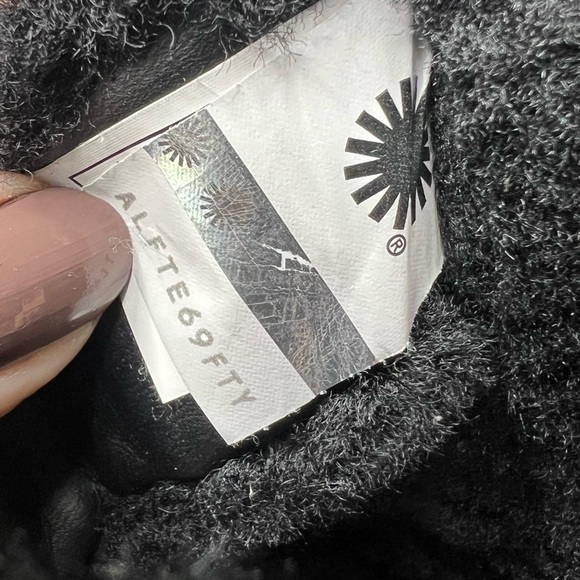 UGG Fuzz Yeah Slide Slippers Sheepskin Upper in Black - Picture 8 of 9